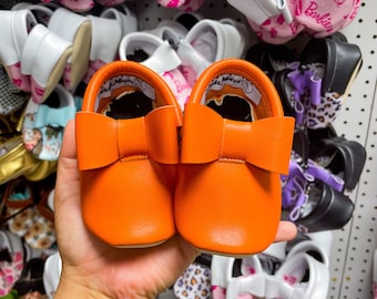 Dalton Strong Bow Moccs| Texas Moccs Handmade Baby Moccasins - Soft Sole Infants' Booties Spring