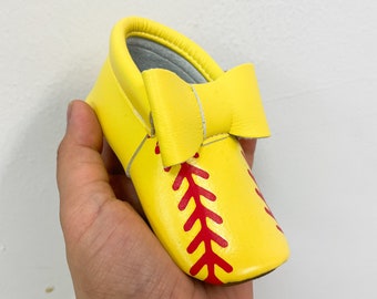 Softball Bow Moccs| Texas Moccs Handmade Baby Moccasins - Soft Sole Infants&#39; Booties