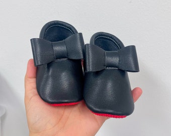 Black Bow Moccs with RED SOLES| baby moccasins, baby soft sole shoe, baby crib shoes,, baby shoes, soft sole moccasins