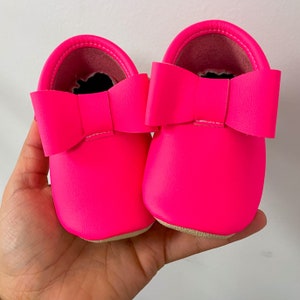 Neon Pink Bow Moccs| Texas Moccs Handmade Baby Moccasins - Soft Sole Infants' Booties Spring