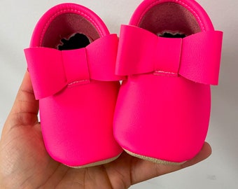 Neon Pink Bow Moccs| Texas Moccs Handmade Baby Moccasins - Soft Sole Infants&#39; Booties Spring