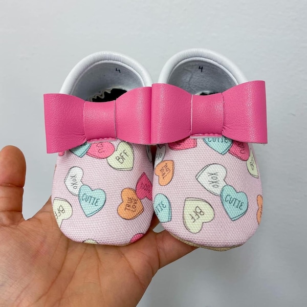 Mocassins à nœud en forme de coeur bonbon| mocassins pour bébé, chaussure bébé à semelle souple, chaussures pour lit de bébé, chaussures bébé, mocassins à semelle souple