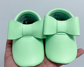 Mint Bow Moccs| baby moccasins, baby soft sole shoe, baby crib shoes,, baby shoes, soft sole moccasins