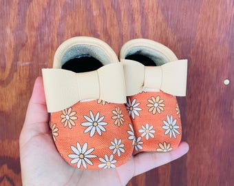 Fall Daisies Bow Moccs| Texas Moccs Handmade Baby Moccasins - Soft Sole Infants' Booties
