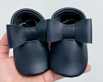 Black Bow Moccs| baby moccasins, baby soft sole shoe, baby crib shoes,, baby shoes, soft sole moccasins