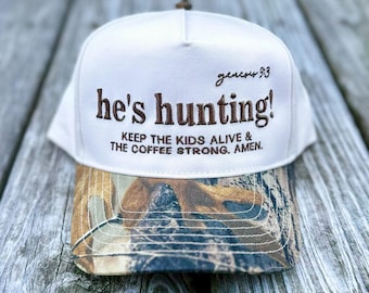 Casquette brodée « He's Hunting » - Casquette de baseball camouflage