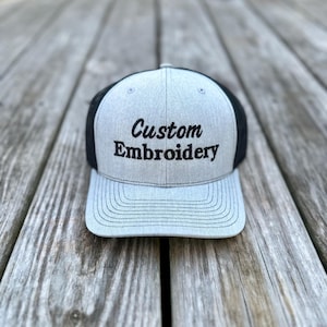 Gorra de camionero Richardson 112 bordada a medida