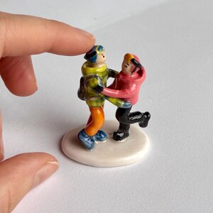 Custom-made clay figure representing people or pets, detailed handcrafted ceramic artwork