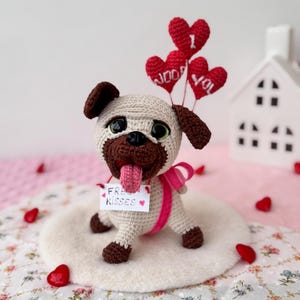 Cachorro de crochê. Filhote de pug de crochê. Molde em PDF 2 em 1.