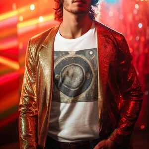 ワールドタロットのユニセックスTシャツは完成と達成を反映しています