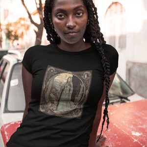 Camiseta de mujer con carta del tarot, regalo místico del ermitaño, camiseta con gráficos bohemios, camiseta ocultista, top femenino divino
