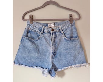 Shorts vaqueros de talle alto estilo años 80/90 de Beverly Hills Denim Co., lavado claro.
