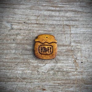 Honey Pot Button ~ Polymer Clay ~ Primitive ~ Patriotic ~ Bee ~ Embellishment ~ Handmade ~ Cross Stitch ~ Crafting