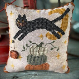 Jack Cat Jumped Over the Pumpkin Stack Pin Keep  --- Pin Keep --- Pattern --- Primitive --- PDF/Download --- Asbery&#39;s Echoes Stitches