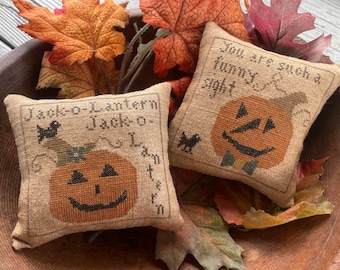 Such A Funny Sight --- Primitive --- PAPER/Mailed --- Cross Stitch --- Pattern --- Halloween --- by Asbery's Echoes Stitches