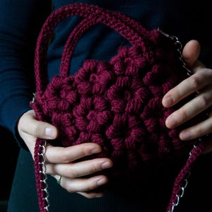 Gehäkelte bordeaux Blumen Handtasche, elegante Tasche für Hochzeit, Schultertasche für Frau, stilvolle Frau Tasche, Geschenk für Frau, süße Handtasche für Frauen