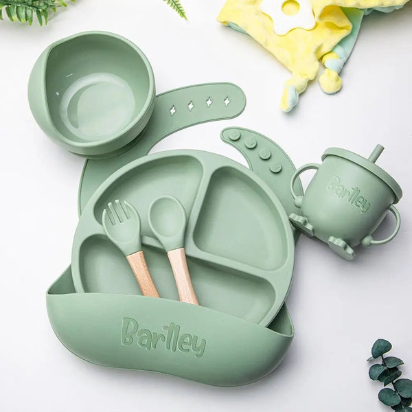 Ensemble prénom personnalisé en silicone pour bébé - bavoir gravé, ventouse, assiette, cuillère - indispensables pour le sevrage de bébé - cadeau de vaisselle pour tout-petit