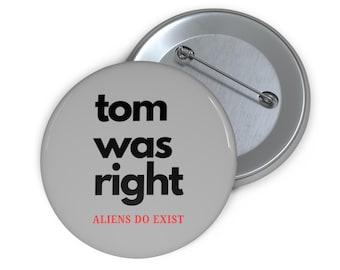 Blink 182 - Pin con la frase «Los extraterrestres sí existen»