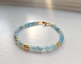 Raw aquamarine handmade bracelet, Aquamarine Jewelry, Gemstone bracelet, Healing stone bracelet, March birthstone, Blue stone bracelet
