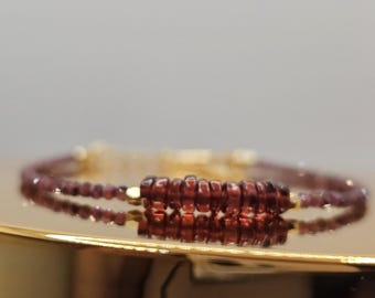 Granat Armband Januar Birthstone | Zierliches Granat Rondell Armband | Minimal Roter Edelstein Schmuck | Geschenk für Sie