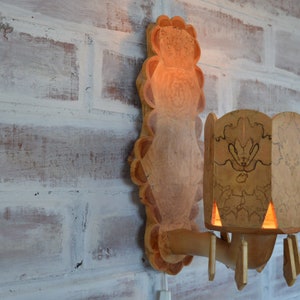 Scandinavische vintage handgemaakte houten muur hanglamp, schattig housewarming schans cadeau voor nieuw huis voor haar of cadeau voor hem afbeelding 2