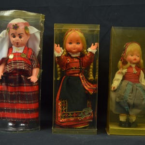 Figuras de muñecas de recuerdo de viajes antiguos: muñecas populares hechas a mano de varias culturas: objetos de colección únicos: regalo perfecto para coleccionistas de muñecas