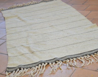Vintage Scandinavisch gestreept tapijt, wol, lichtgrijs, vintage platgeweven, aardetint decor voor thuis