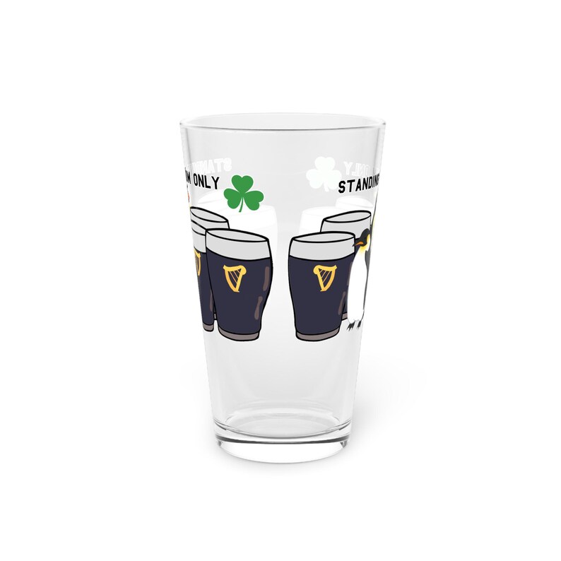 Pingwin z kuflem piwa | Kufel do piwa Guinness na Dzień Świętego Patryka zdjęcie 2