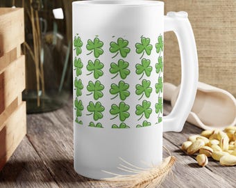 Jarra de cerveza de vidrio esmerilado con forma de trébol: artículos para beber para el Día de San Patricio