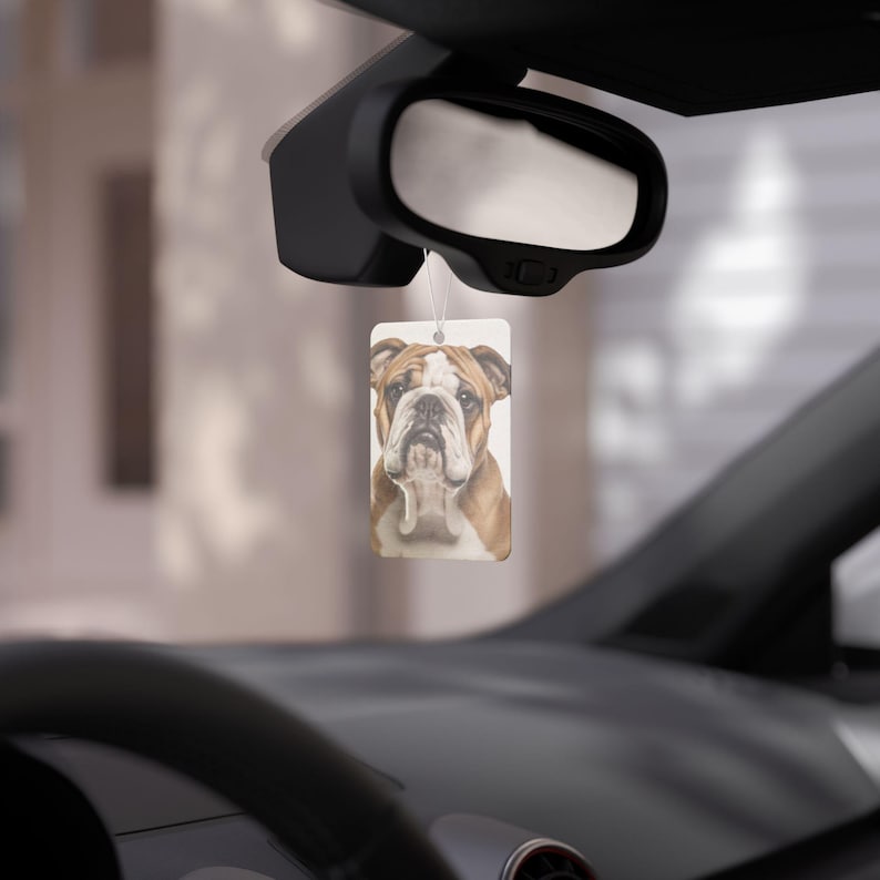 Ambientador para coche con aroma a Bulldog Británico: aromas a coche nuevo, pino y hielo negro imagen 1