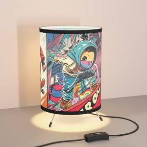 Skateboarding Tripod Lamp: Urban Street Style Home Decor