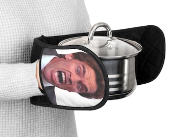 Screaming Face Oven Mitts | Double Handle Pot Holder, Novelty Kitchen Accessory