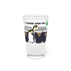 Pingwin z kuflem piwa | Kufel do piwa Guinness na Dzień Świętego Patryka zdjęcie 3