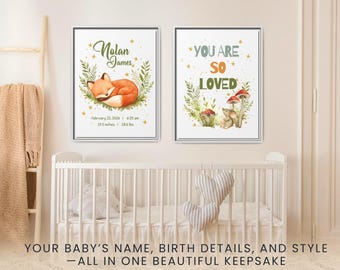 Op de afbeelding: Twee ingelijste kunstprints voor de kinderkamer. Eén toont een illustratie van een slapende vos met de naam "Nolan James" en geboortegegevens. De andere zegt "YOU ARE SO LOVED" met illustraties van paddenstoelen en een muis. De tekst onderaan luidt "YOUR BABY'S NAME, BIRTH DETAILS, AND STYLE - ALL IN ONE BEAUTIFUL KEEPSAKE."