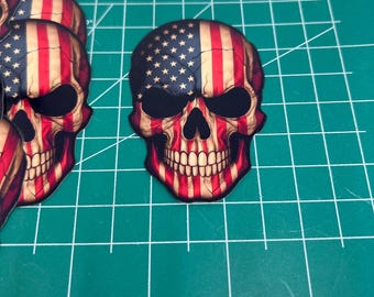 American Flag Skull – Patriotic USA Vinyl Sticker, Bold & Edgy Cracked Skull Design