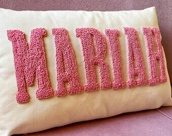 Oreiller prénom personnalisé, coussin personnalisé pour chambre de bébé, perforé, aiguilleté