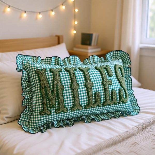 Gingham Rüschen Monogramm Kissen, personalisiertes Namenskissen, weiches Schlafzimmer Dekor Geschenk