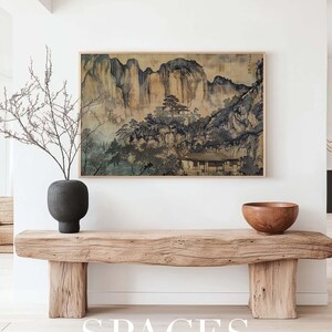 Puede incluir: Un banco de madera r&uacute;stico con un acabado natural se coloca en una habitaci&oacute;n minimalista con paredes blancas. Un jarr&oacute;n negro con un arreglo de ramas secas y un taz&oacute;n marr&oacute;n est&aacute;n en el banco. Una pintura enmarcada de un paisaje de monta&ntilde;a cuelga en la pared sobre el banco.
