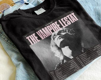 Camiseta vintage lavada inspirada en la gira mundial de Lestat / Amante de los vampiros / Fan de Lestat / Regalo para ella / Lestat De Lioncourt / El vampiro Lestat