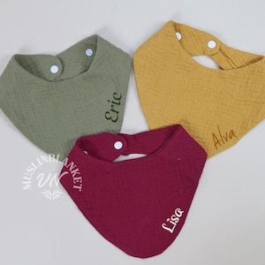 パーソナライズされた刺繍入りベビービブ、カスタムネーム入りビブ、ベビーシャワーギフト、ニュートラルなベビービブ、カスタムバンダナビブ、ベビーバースデーパーソナライズされた男の子用ビブ