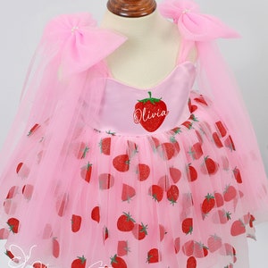 Spersonalizowany strój na pierwsze urodziny Berry, spersonalizowane imię, zestaw ubrań dla dziewczynki w truskawki, słodka sukienka, prezent na baby shower, sesja zdjęciowa z rozbijaniem tortu