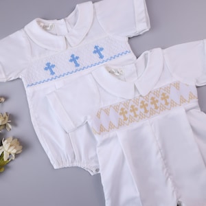 Junge Weiß Gesmokt Shortall Bubble Gold Kreuze | Handgemachter Strampler | Taufe, Taufe, Baby Boy| Erbstück Kleid | Blumen-Mädchen-Bischofs-Art