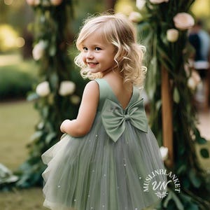 Vestido elegante de tule sálvia com decote em V e pérolas na altura do joelho para casamento, florista, aniversário, moderno, igreja, verão, outono, laço grande, infantil, infantil, júnior, menina