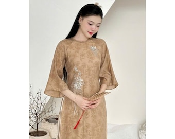 Lichtbruine zijde Ao Dai met geborduurd zilver, Vietnamese Ao Dai voor moeder, nieuw maanjaar, moeder Ao Dai Tet traditionele familiefotoshoot
