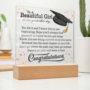 Einzigartiges Abschlussgeschenk für sie | Klasse von 2024 High School Grad | Personalisierte Plakette für Universitätsabgänger |Glückwunsch graduierter |Freundin grad
