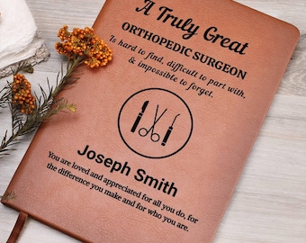 Diario de cuero personalizado para cirujano ortopédico. Regalo de graduación, reconocimiento o agradecimiento.