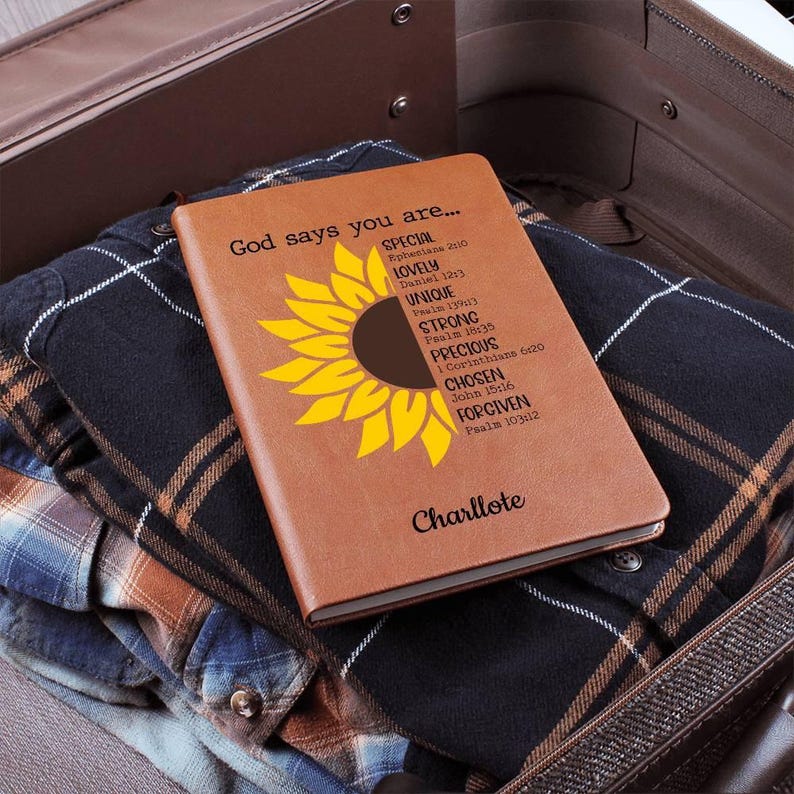 Dio dice che sei un diario in pelle personalizzato con girasole, diario con versi della Bibbia, regali per donne cristiane, diario di preghiera, diario devozionale immagine 3