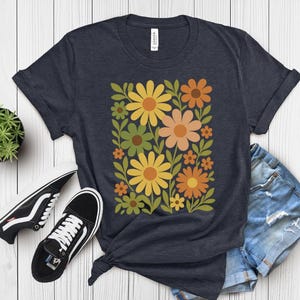 Retro Floral Shirt, Bold Color Block Daisy Tee, 70s Vintage Inspired Flower Graphic Shirt, Statement Summer Shirt for Women