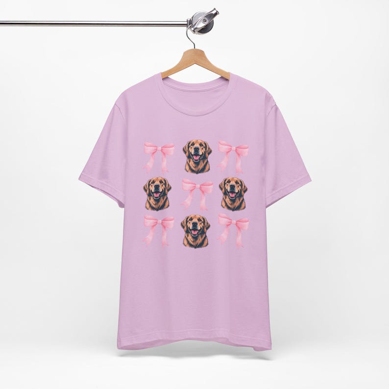Camiseta de mamá Golden Retriever, camiseta de San Valentín para amantes de los perros, linda camiseta con gráfico de perro con lazo rosa, adorable regalo de retriever para mujeres, ropa para mamás de mascotas imagen 5