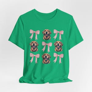 Camiseta de mamá Golden Retriever, camiseta de San Valentín para amantes de los perros, linda camiseta con gráfico de perro con lazo rosa, adorable regalo de retriever para mujeres, ropa para mamás de mascotas imagen 9
